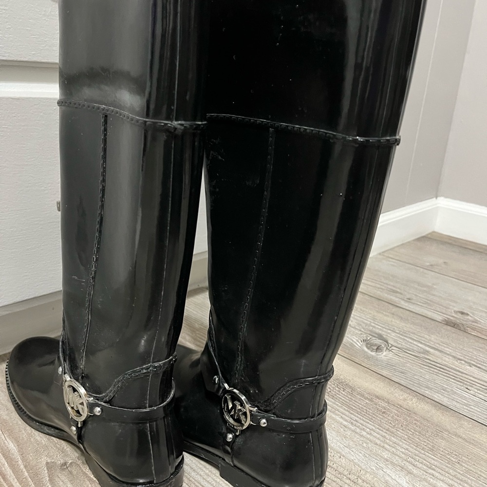 Michael Kors Tall Rainboots - Womens; Color: Black; Size: 8 - Picture 4 of 6